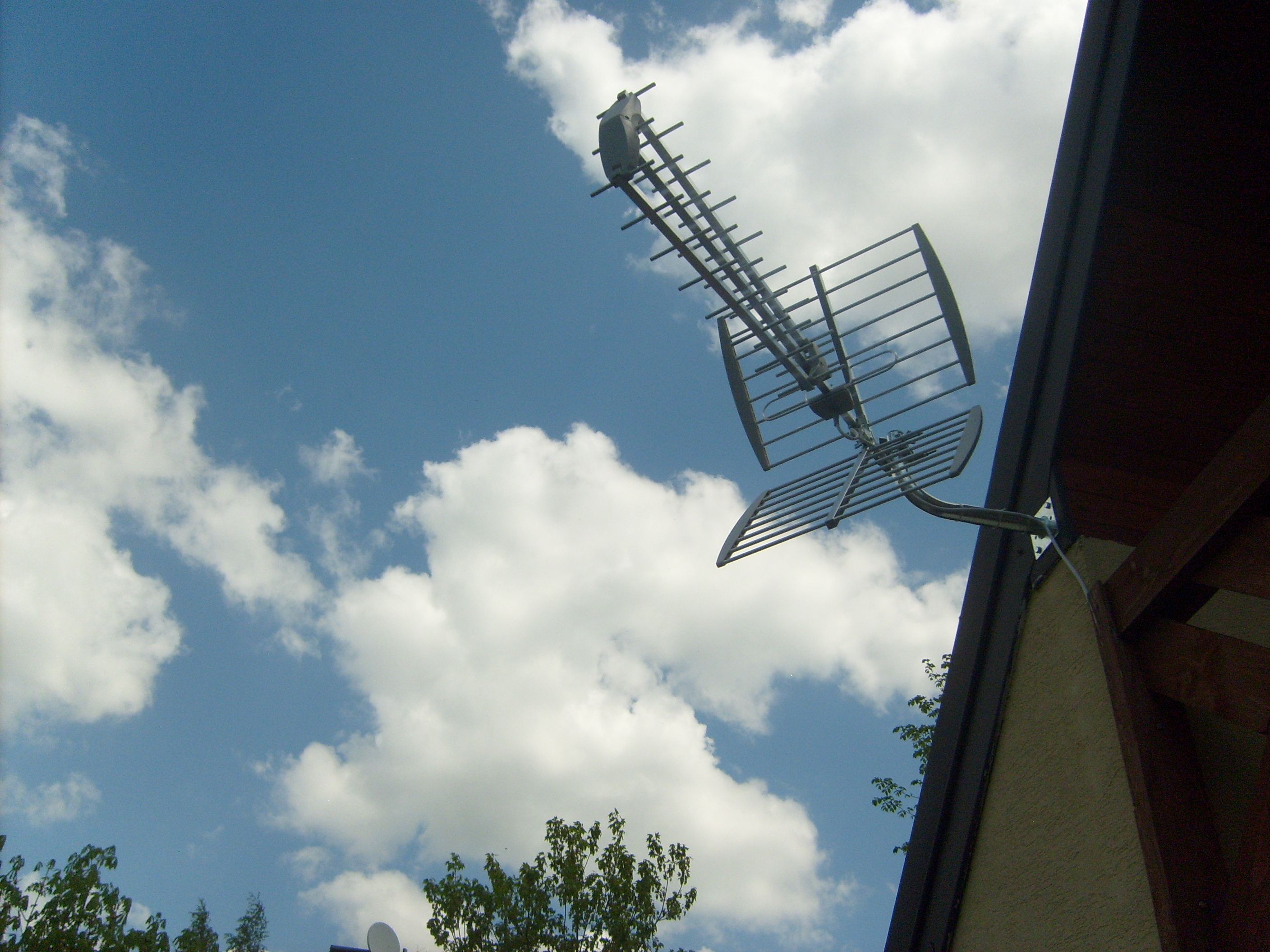 Montaż anten - Sanok - Lesko - Ustrzyki Dolne Bieszczady. Telewizja satelitarna oraz telewizja naziemna. 